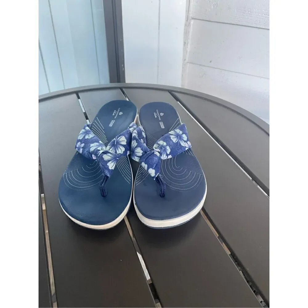 Women’s Clarks Aria Gibson Blue Floral Fabric Thong Sandals Size 10